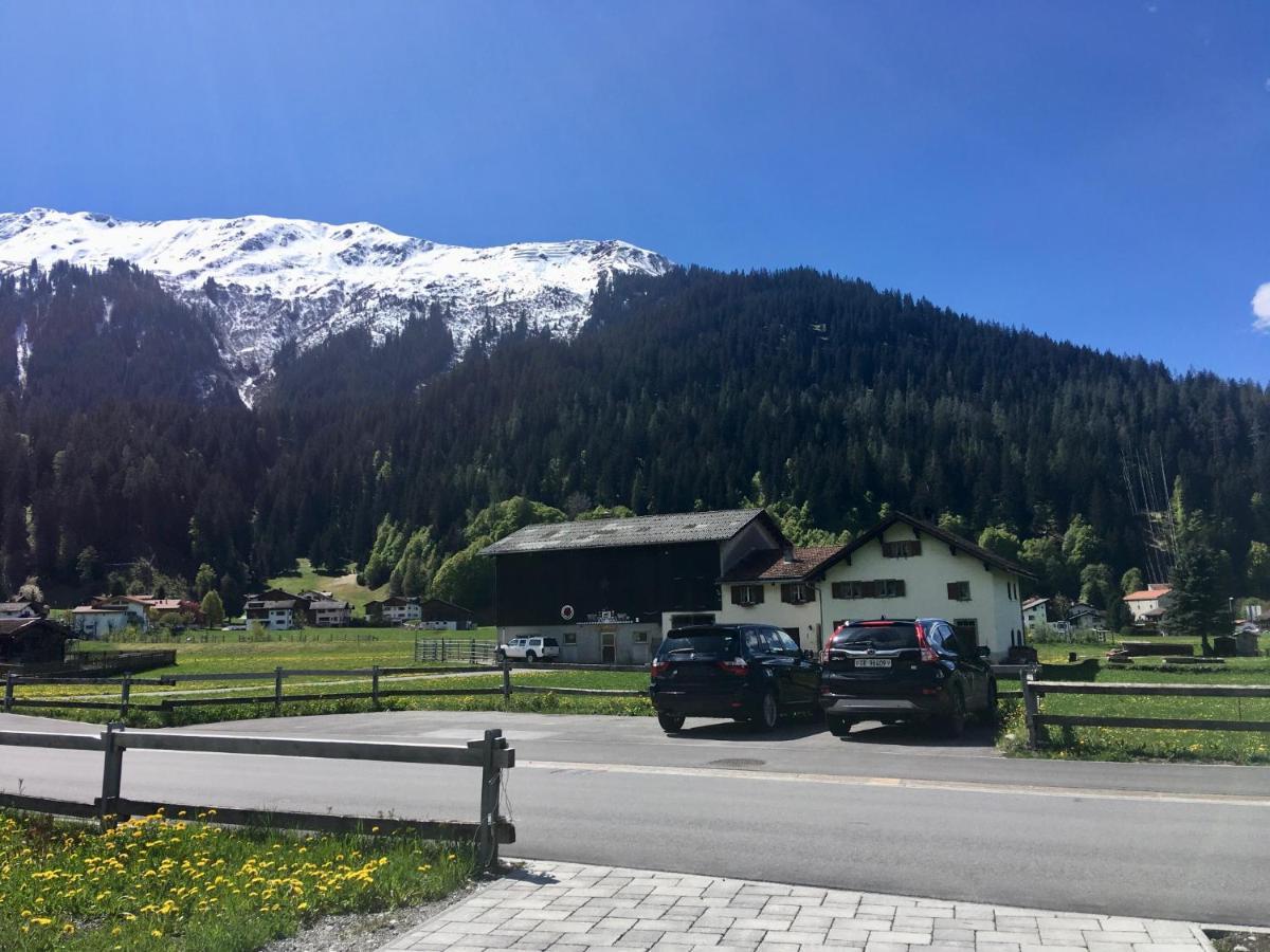 Ferienwohnung Uf Z'Enisch Klosters Exterior photo