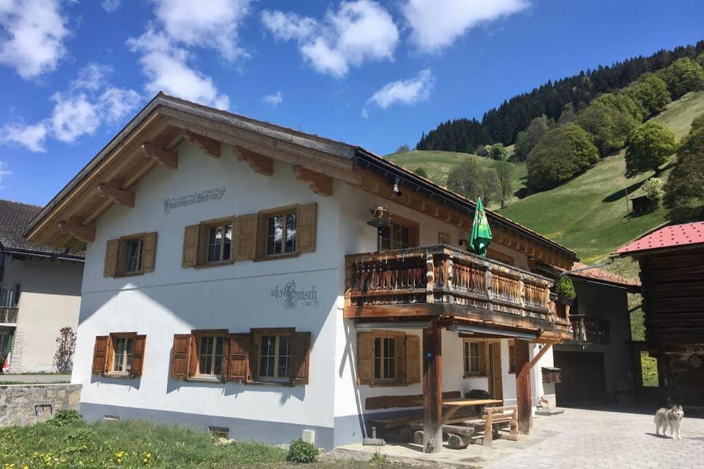 Ferienwohnung Uf Z'Enisch Klosters Exterior photo