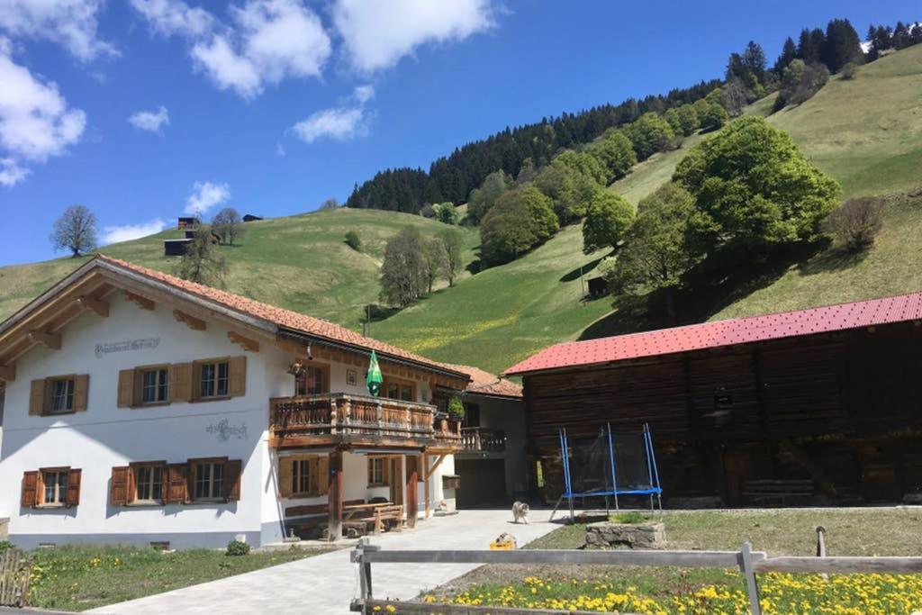 Ferienwohnung Uf Z'Enisch Klosters Exterior photo