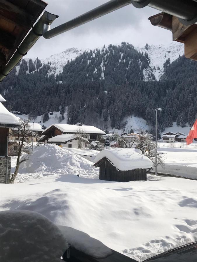 Ferienwohnung Uf Z'Enisch Klosters Exterior photo