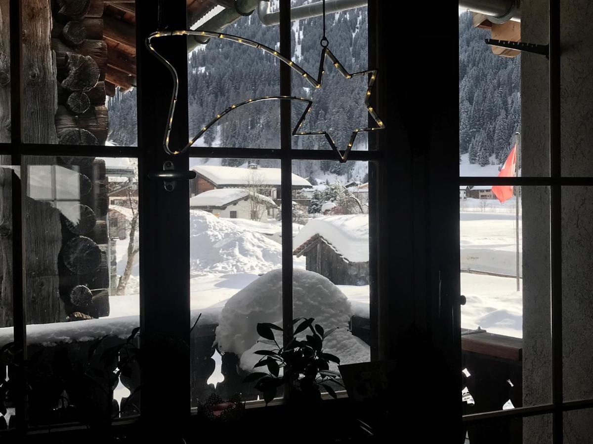 Ferienwohnung Uf Z'Enisch Klosters Exterior photo
