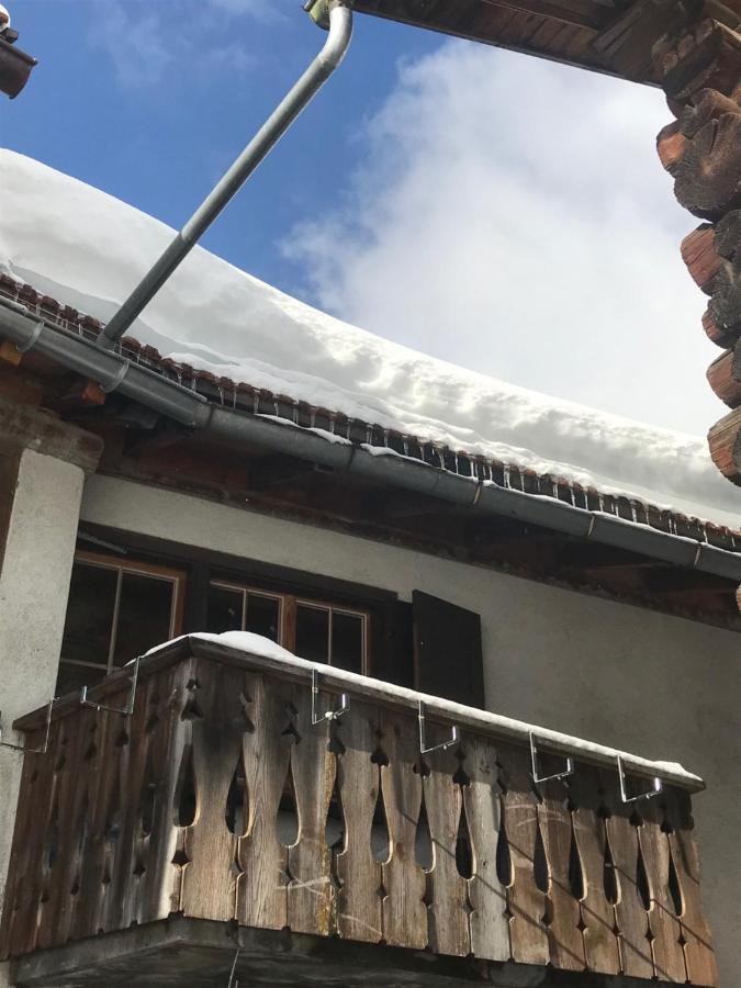 Ferienwohnung Uf Z'Enisch Klosters Exterior photo