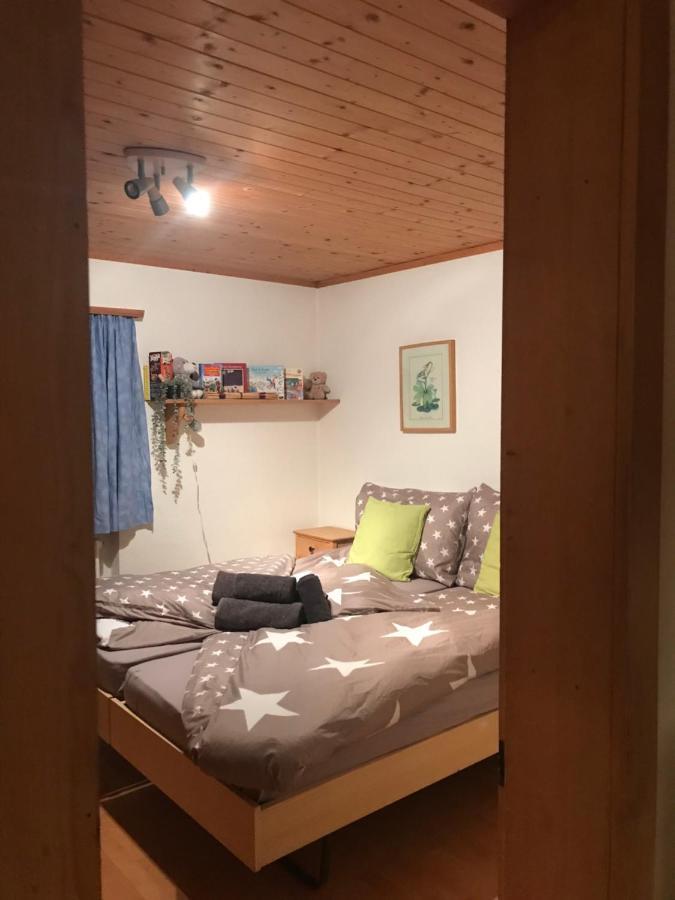 Ferienwohnung Uf Z'Enisch Klosters Exterior photo