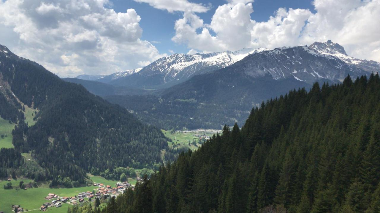 Ferienwohnung Uf Z'Enisch Klosters Exterior photo