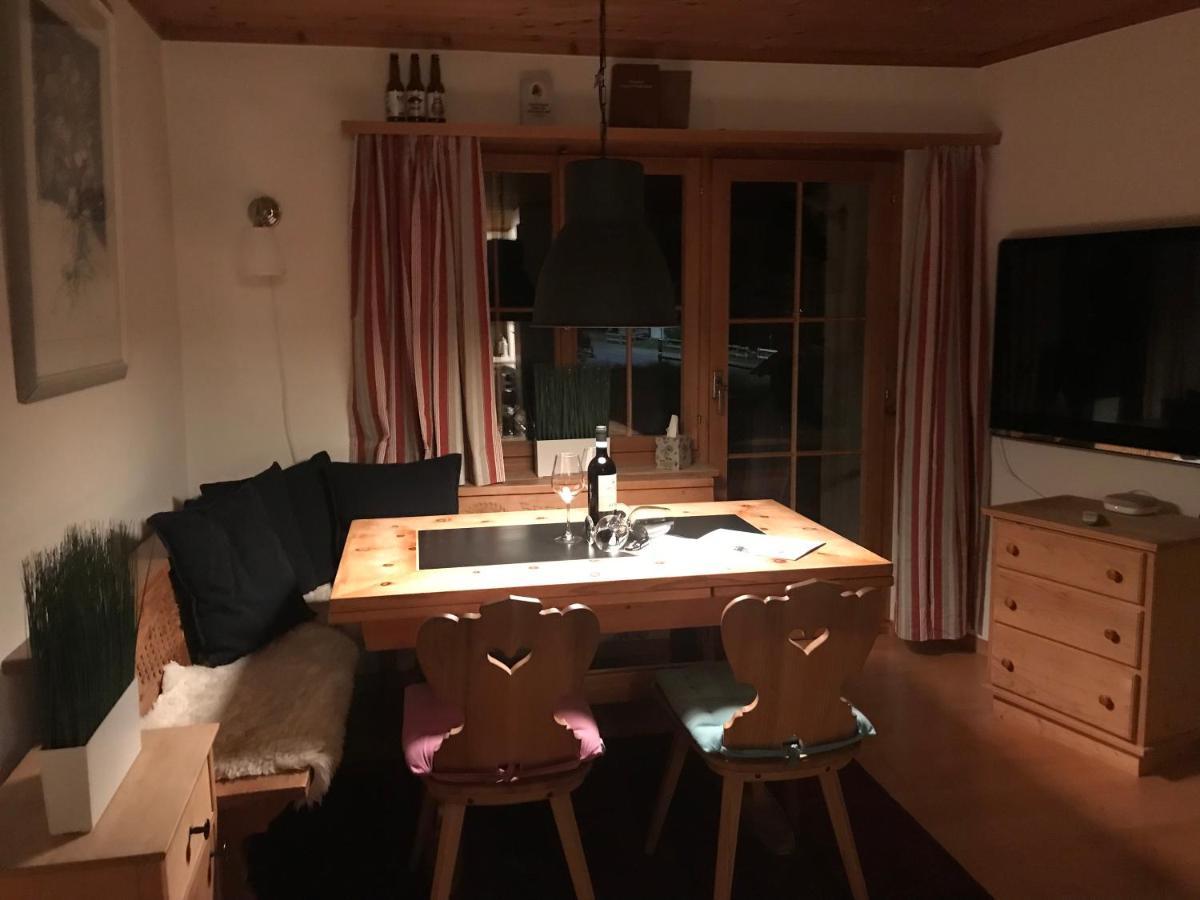 Ferienwohnung Uf Z'Enisch Klosters Exterior photo