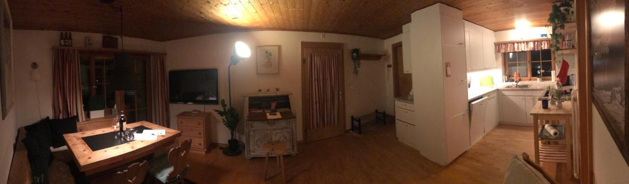 Ferienwohnung Uf Z'Enisch Klosters Exterior photo